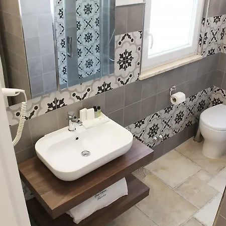 Гостевой дом Sant'eufemia Self Check In 4*